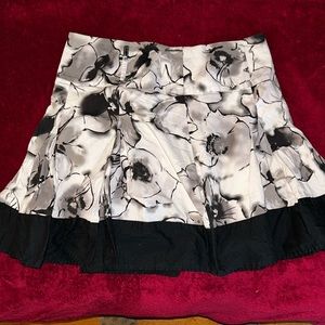 Black and white flower mini skirt